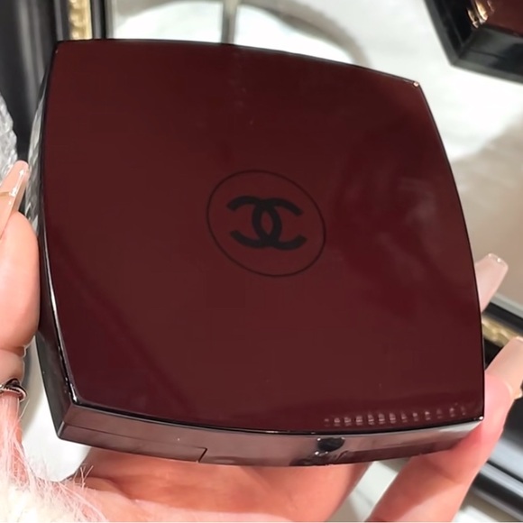 New Chanel Rouge Noir Eyeshadow and Blush Palette - Picture 3 of 6